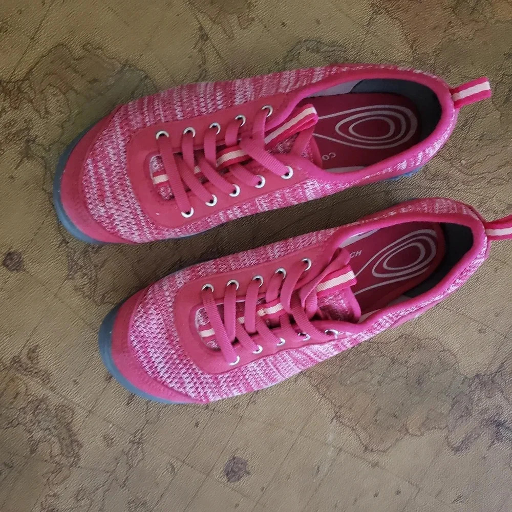 *KEEN, size 7.5, red